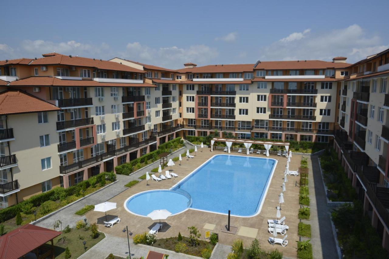 Apartcomplex Chateau アヘロイ エクステリア 写真