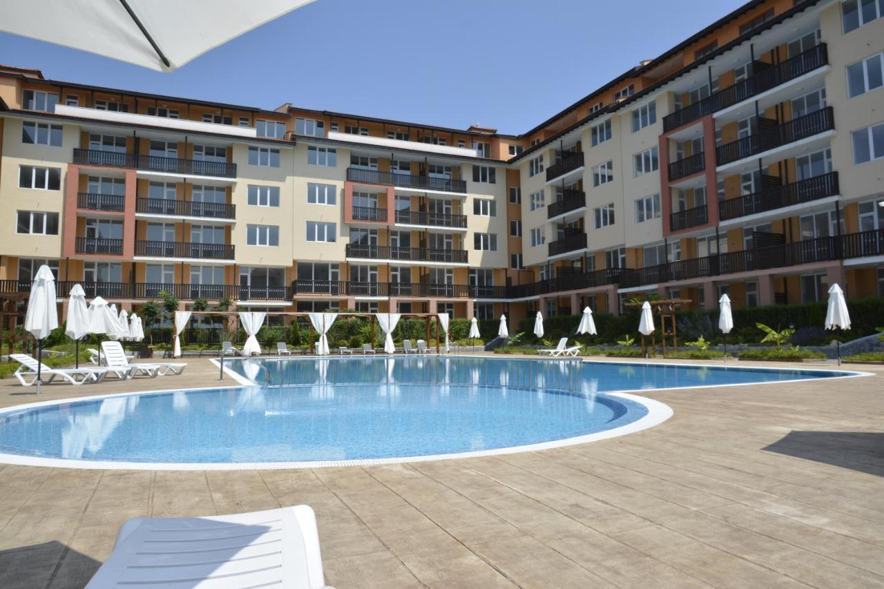 Apartcomplex Chateau アヘロイ エクステリア 写真